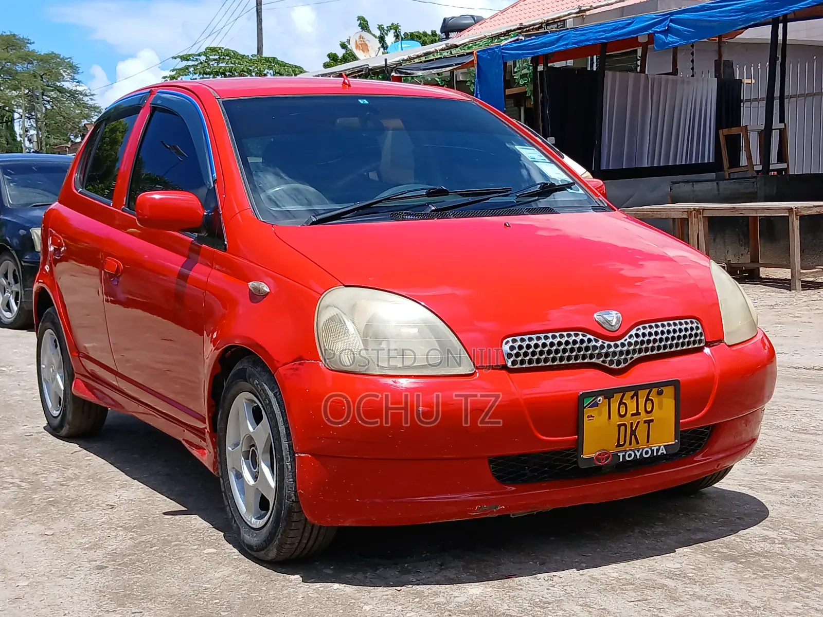 Toyota Vitz 2000 Red