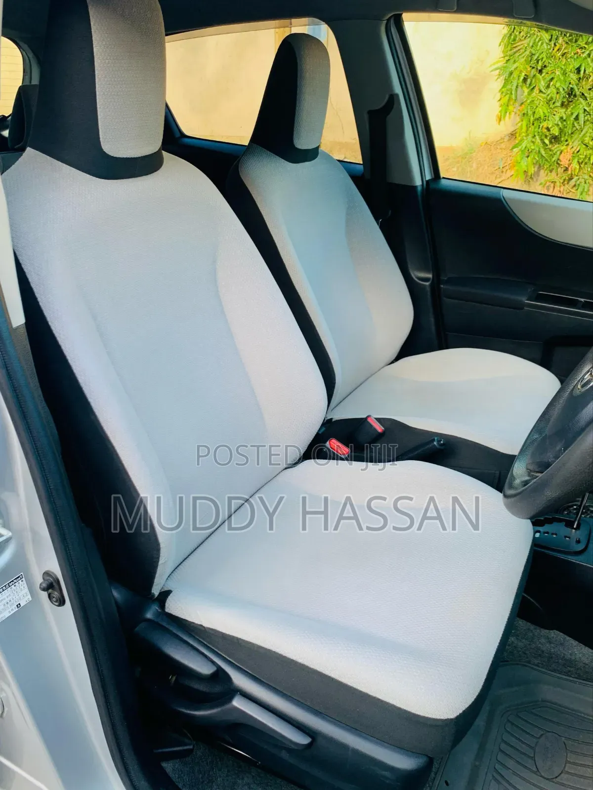 Toyota Vitz 2012 Silver
