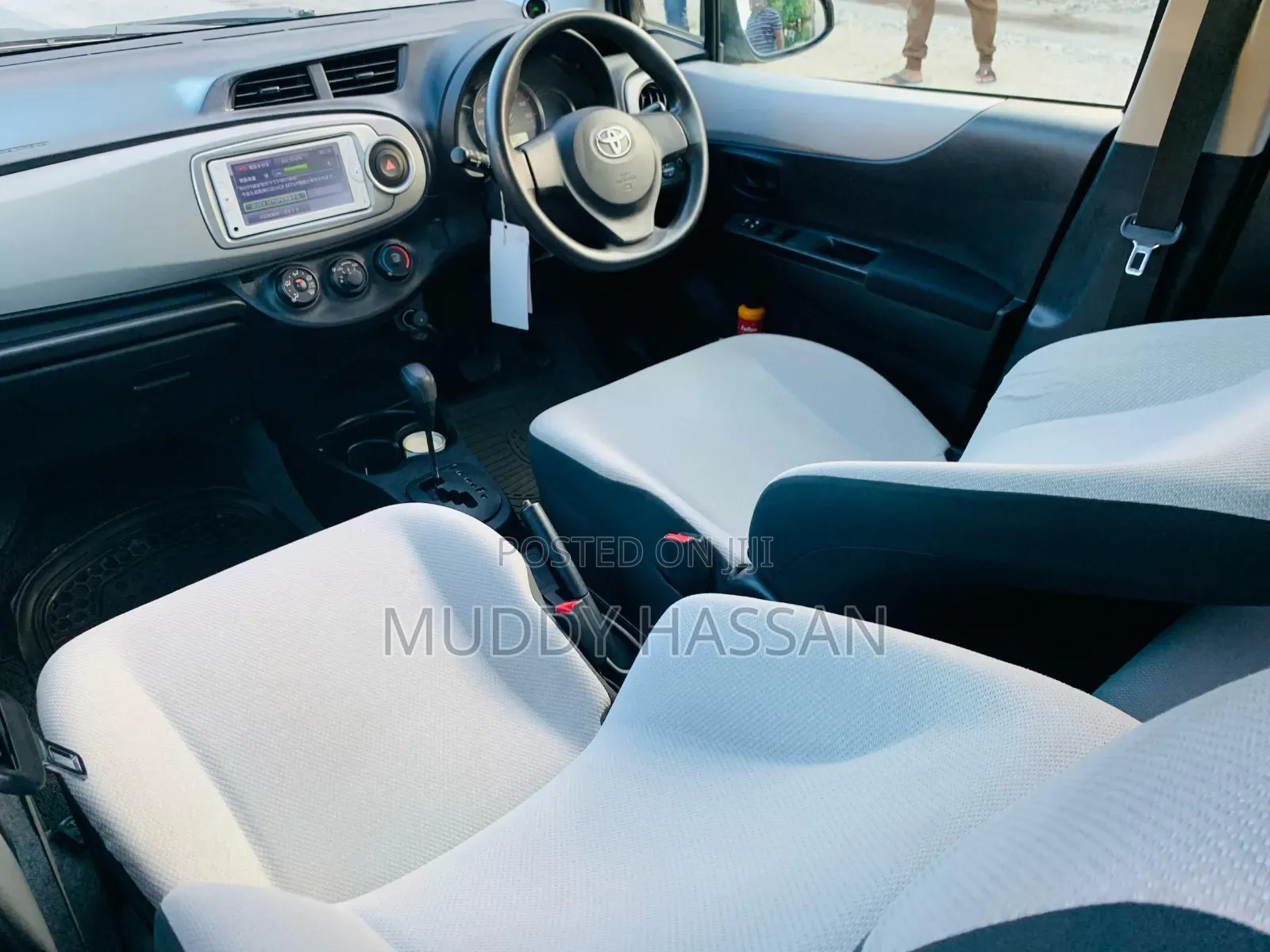 Toyota Vitz 2012 Silver