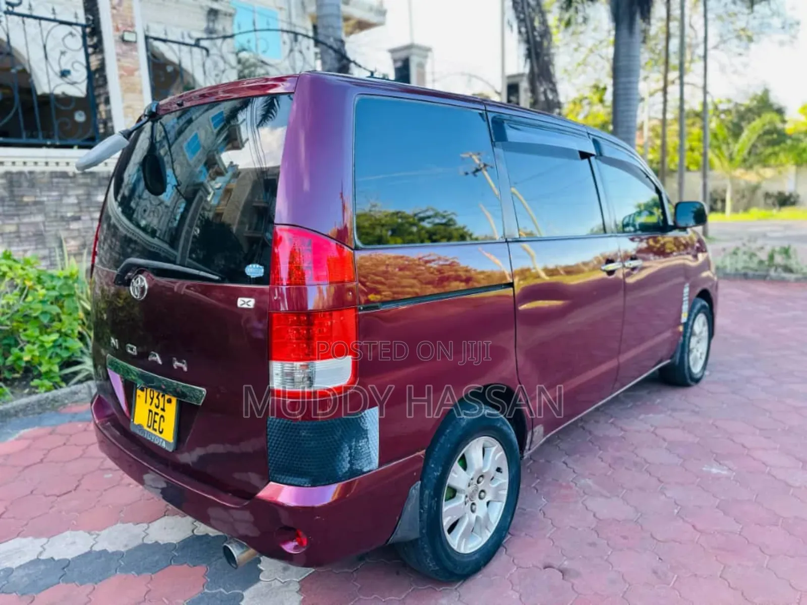 Toyota Noah 2004 Red