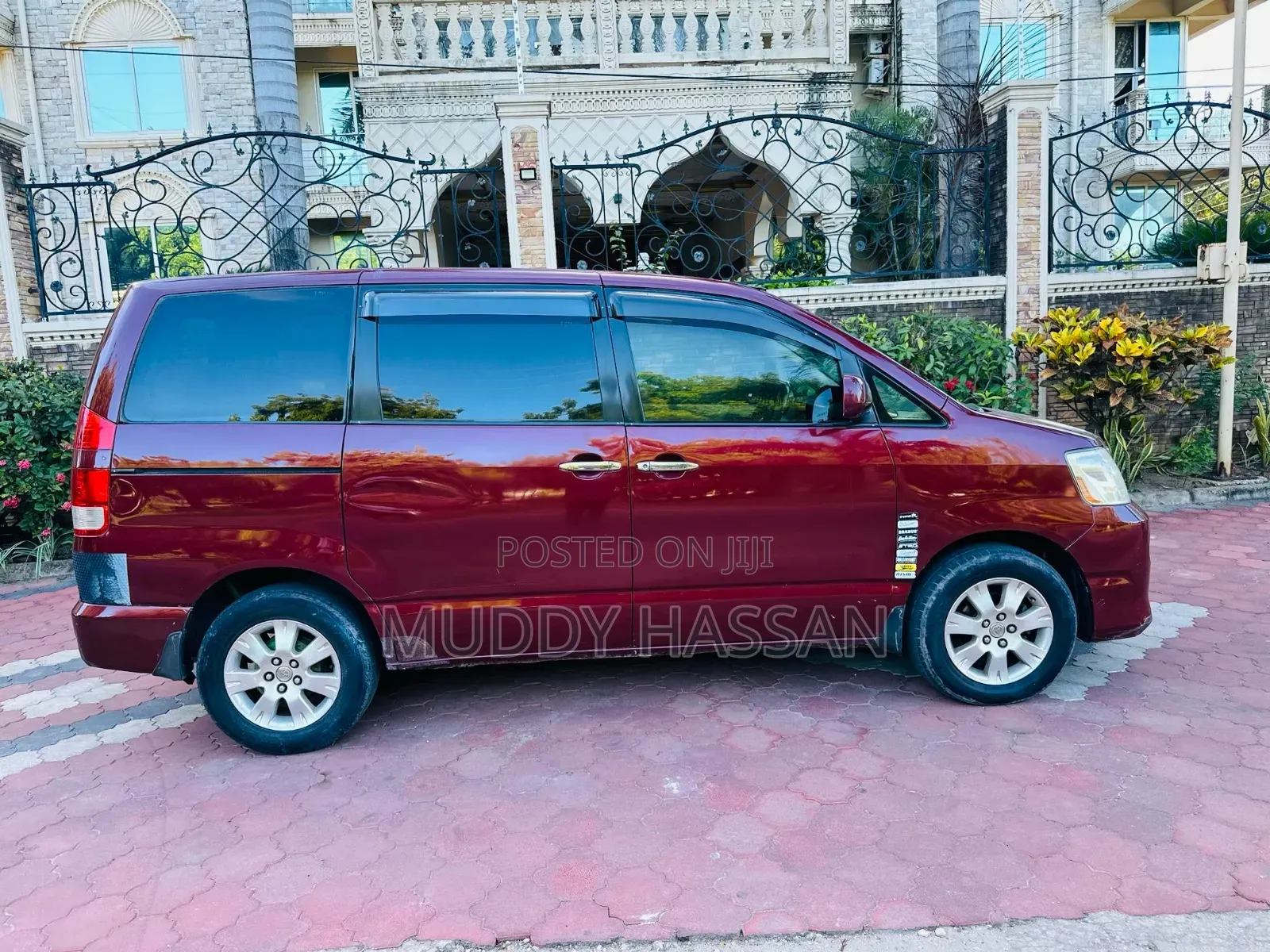Toyota Noah 2004 Red