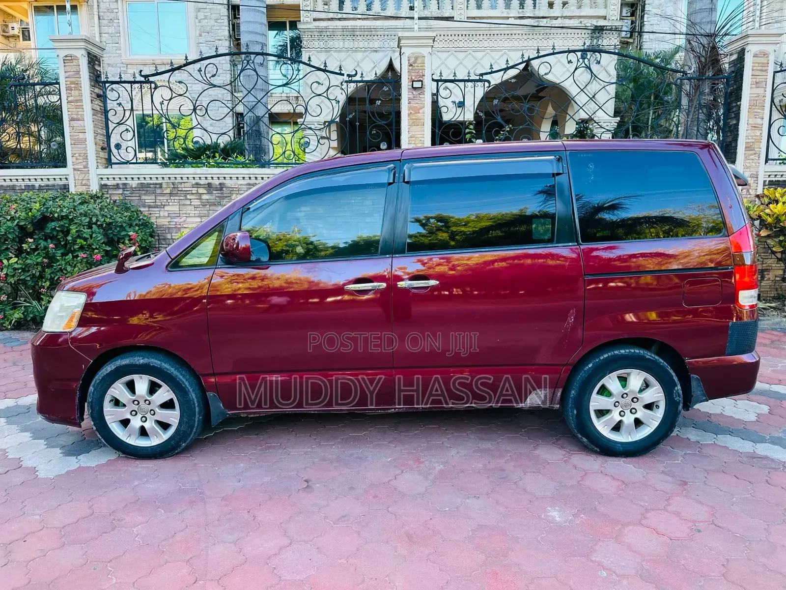 Toyota Noah 2004 Red