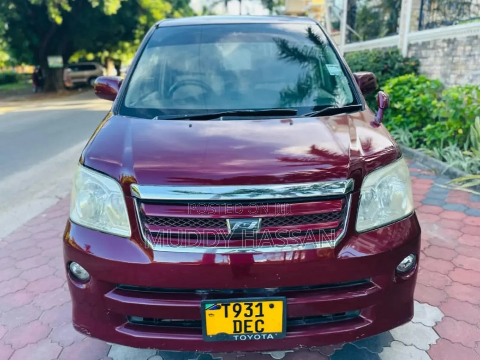 Toyota Noah 2004 Red