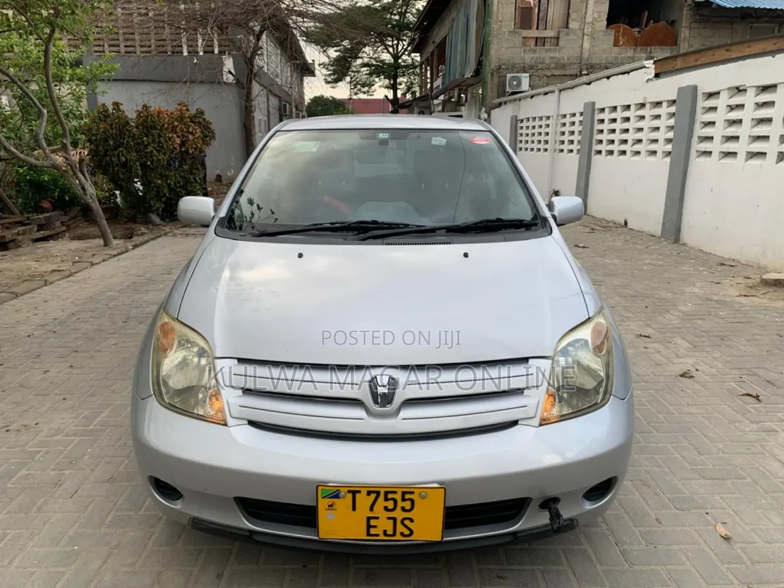 Toyota IST 2004 Silver