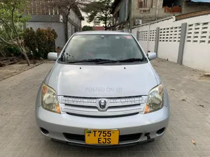 Toyota IST 2004 Silver