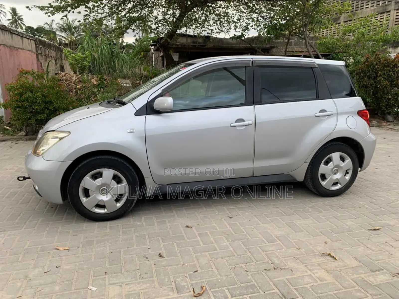 Toyota IST 2004 Silver