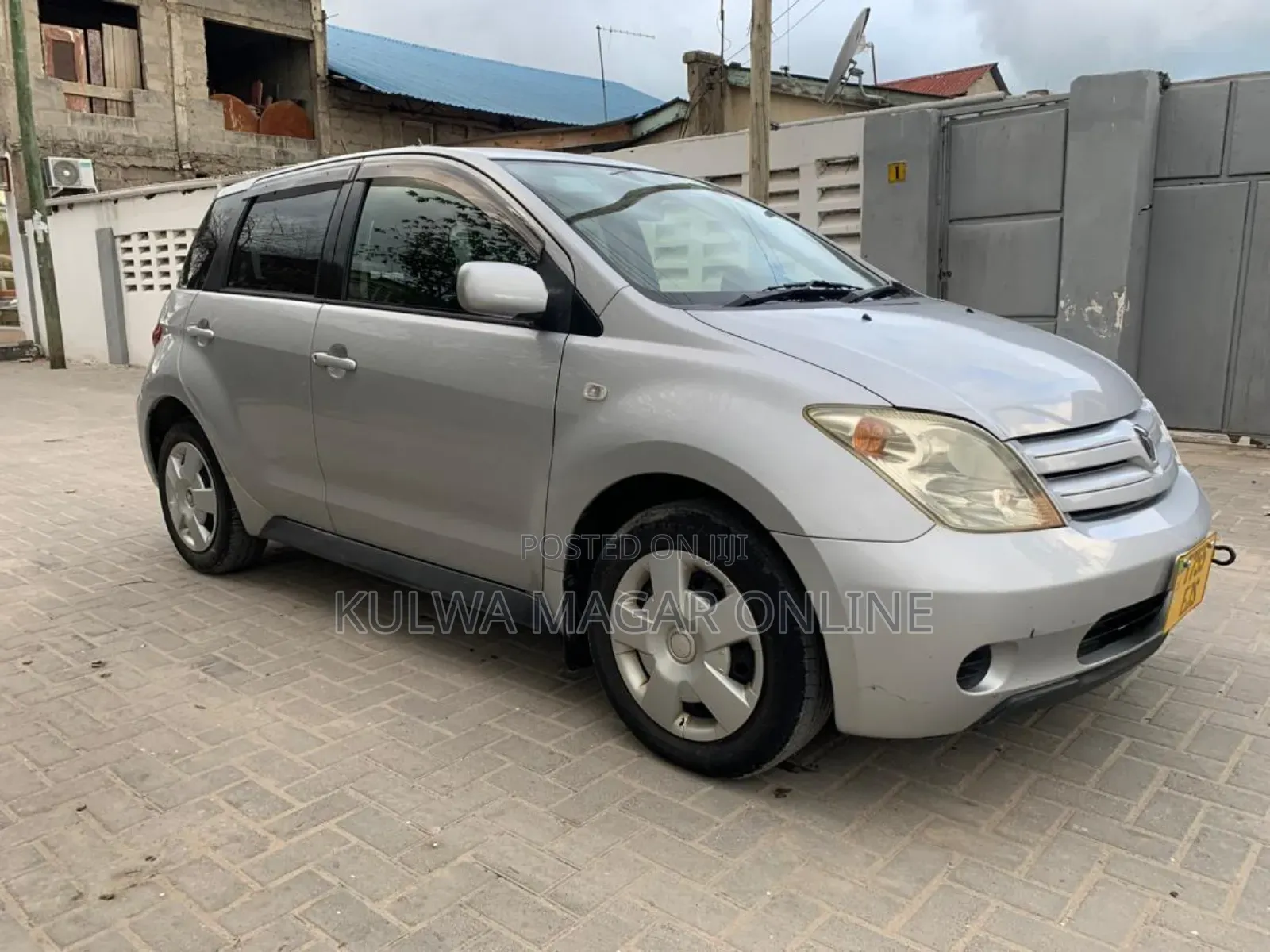 Toyota IST 2004 Silver