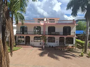 4bdrm Villa in Ada Estate for rent