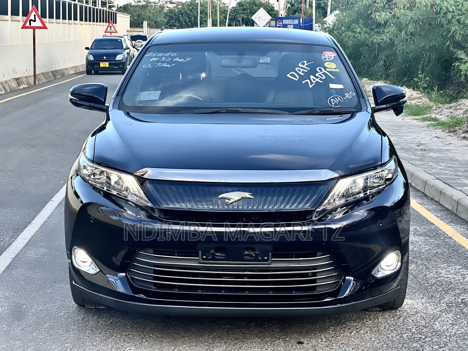Toyota Harrier 2.0 2015 Black