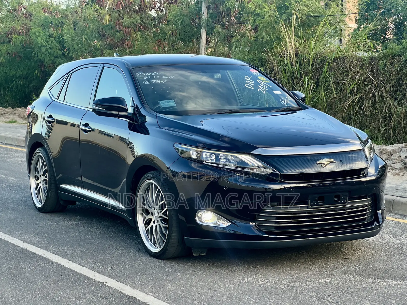 Toyota Harrier 2.0 2015 Black