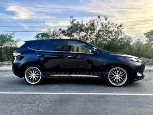 Toyota Harrier 2.0 2015 Black