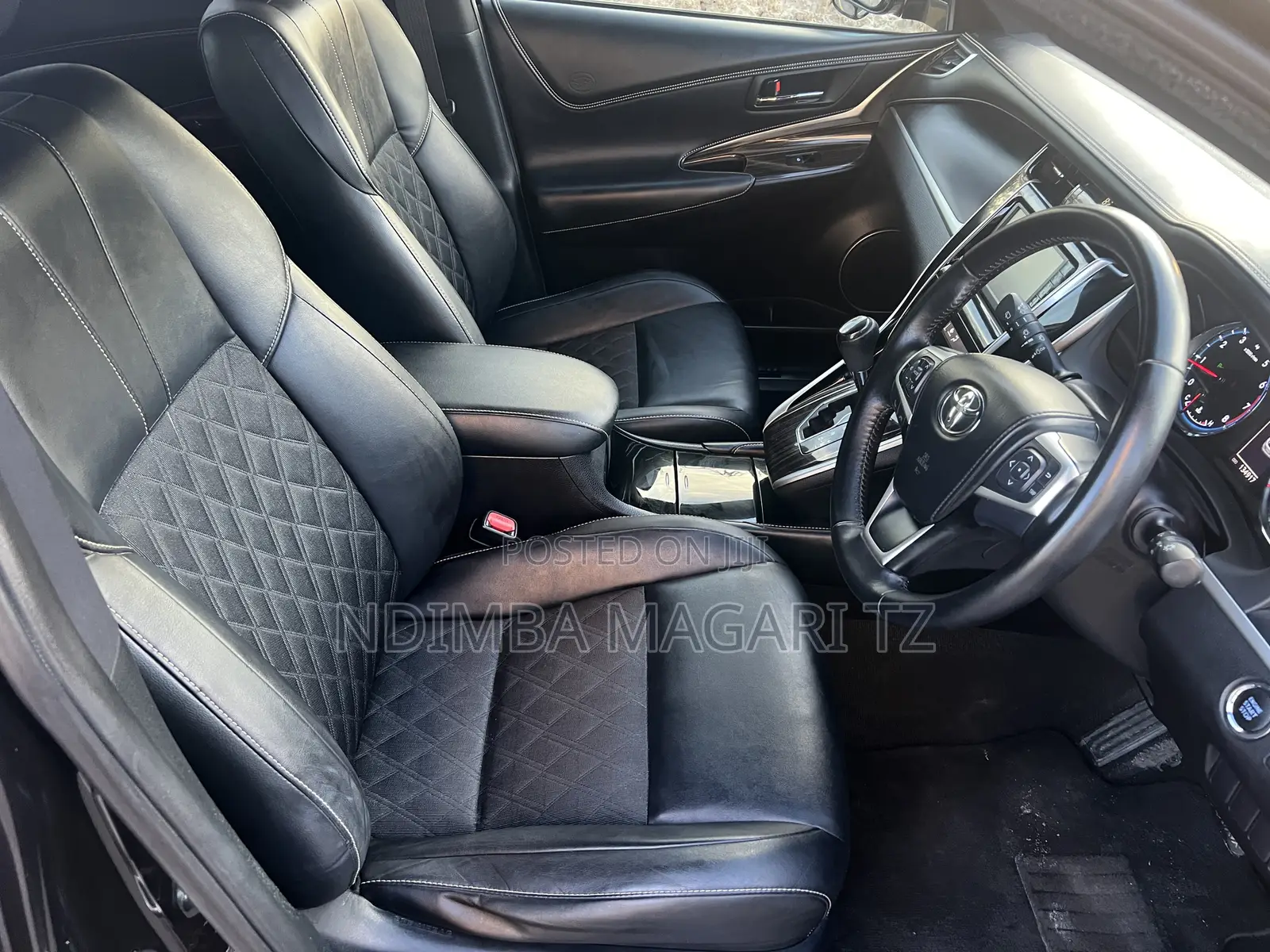 Toyota Harrier 2.0 2015 Black