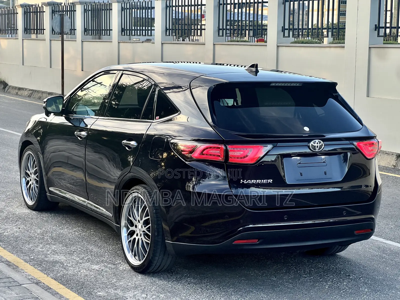 Toyota Harrier 2.0 2015 Black