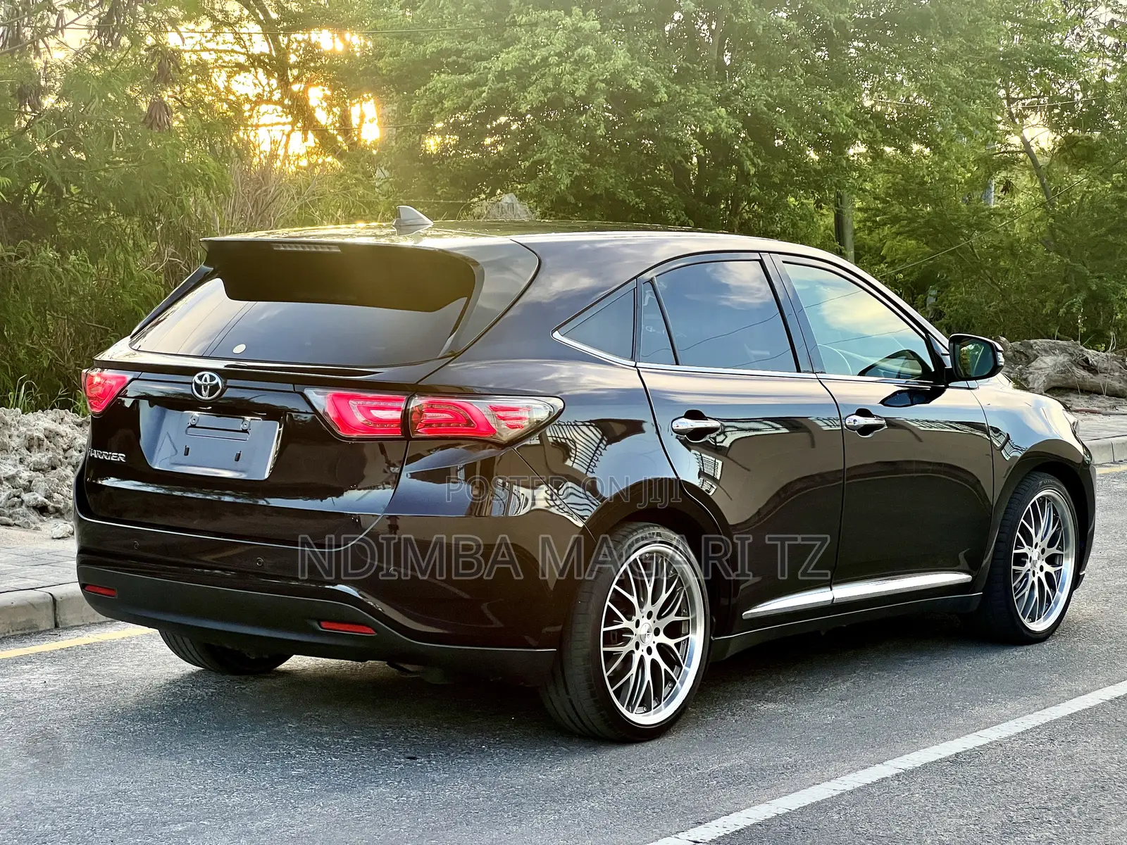 Toyota Harrier 2.0 2015 Black