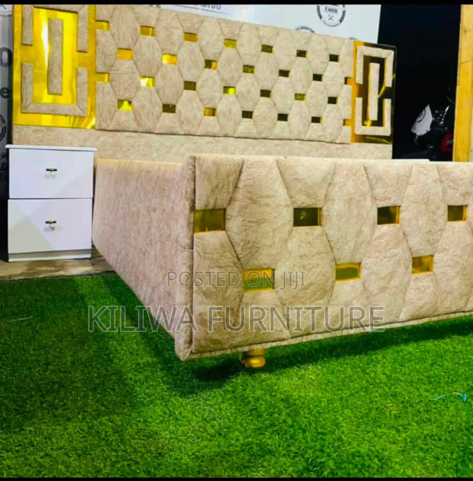 Kitanda Cha Sofa 5*6 Kizuri Sana