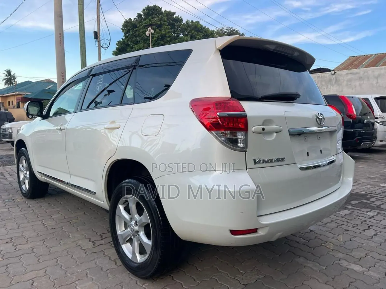 Toyota Vanguard 2011 Pearl