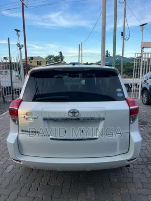 Toyota Vanguard 2011 Pearl