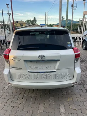 Toyota Vanguard 2011 Pearl
