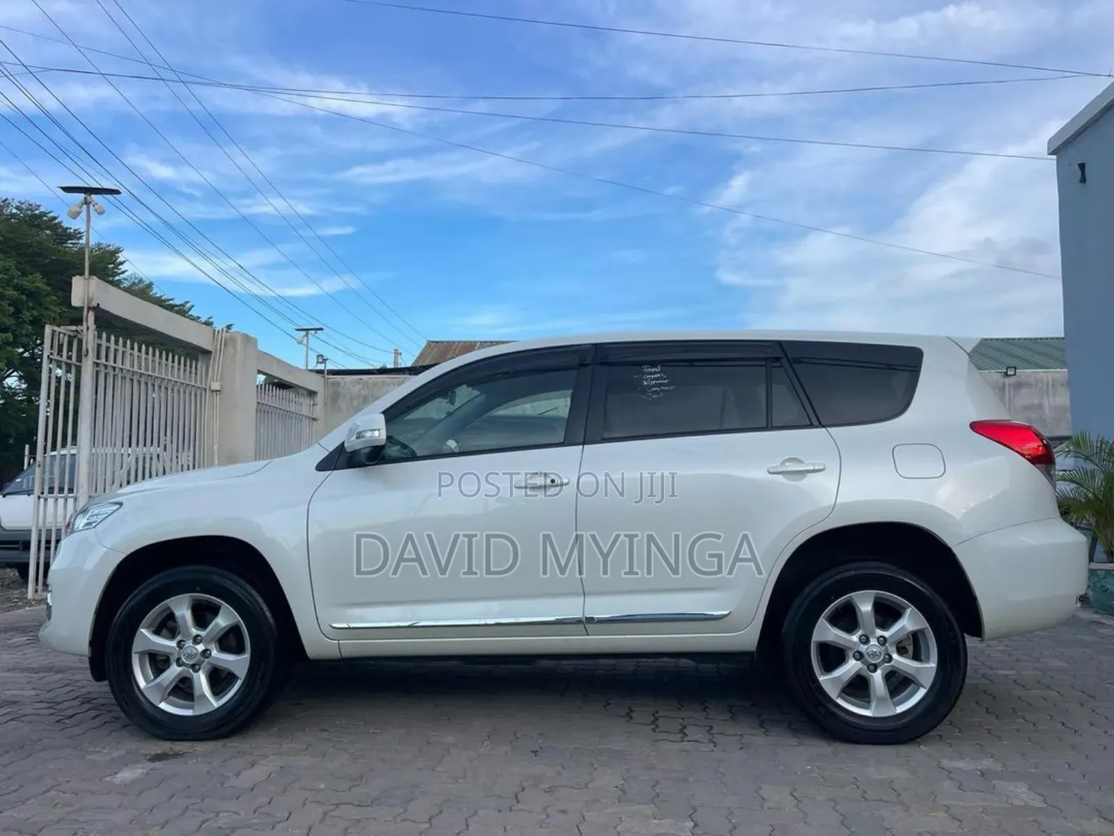 Toyota Vanguard 2011 Pearl