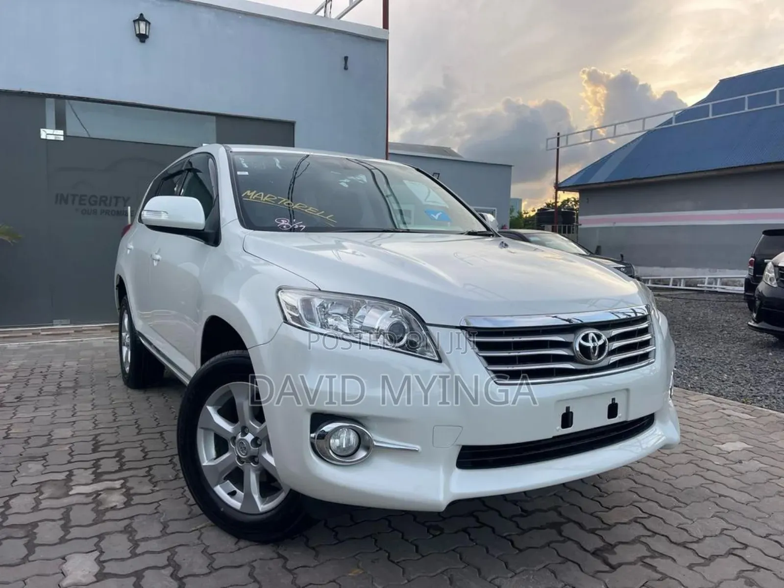 Toyota Vanguard 2011 Pearl