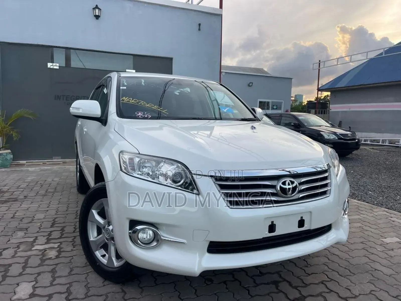 Toyota Vanguard 2011 Pearl