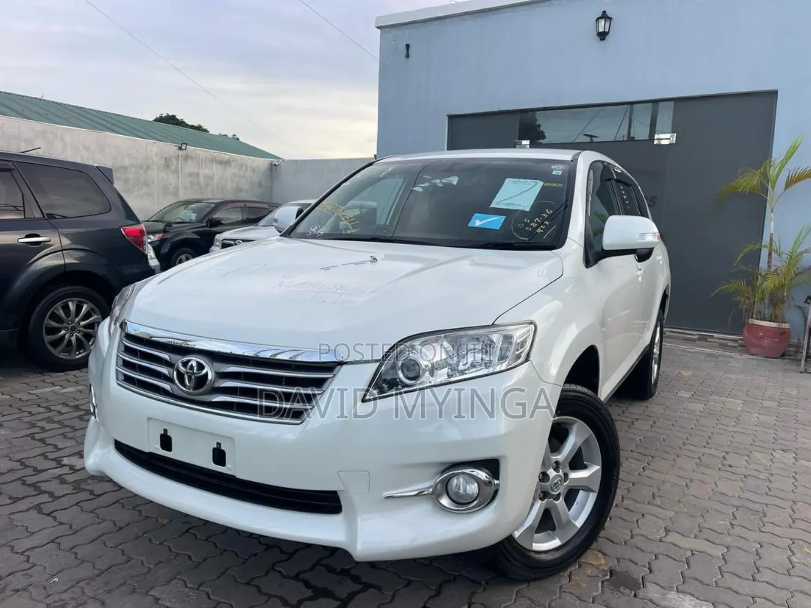 Toyota Vanguard 2011 Pearl