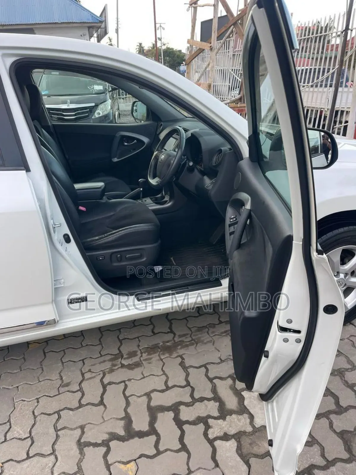 Toyota Vanguard 2011 White