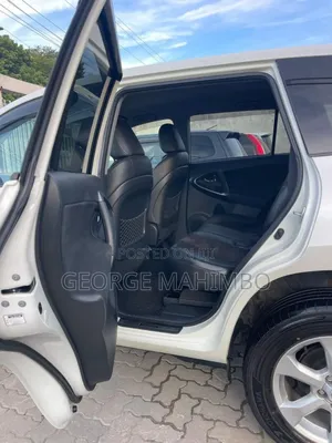 Toyota Vanguard 2011 White