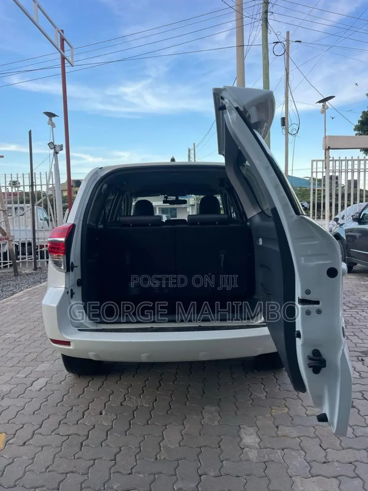 Toyota Vanguard 2011 White