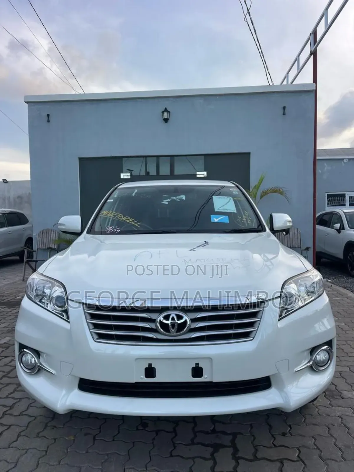 Toyota Vanguard 2011 White