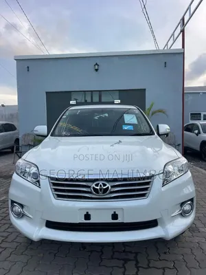 Toyota Vanguard 2011 White