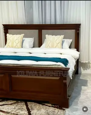 Kitanda Cha Mbao 5*6 Kizuri Sana