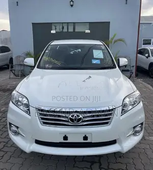 Toyota Vanguard 2011 White