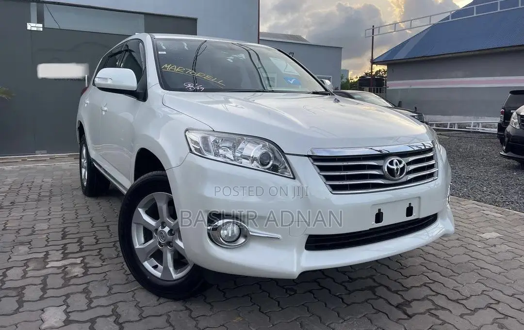 Toyota Vanguard 2011 White
