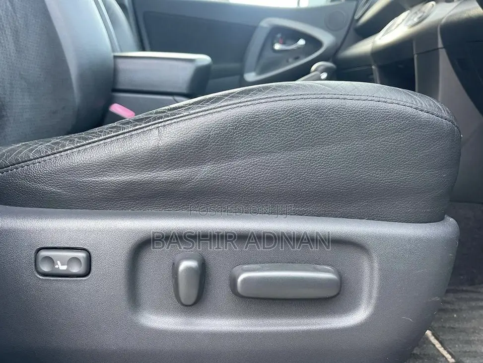 Toyota Vanguard 2011 White