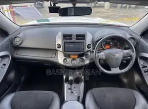 Toyota Vanguard 2011 White