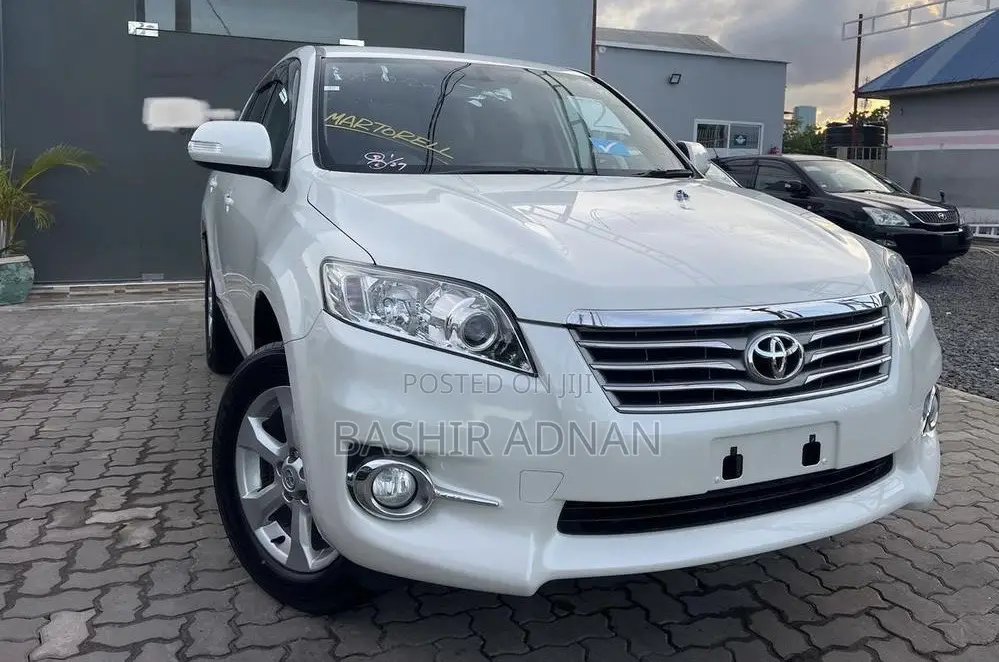 Toyota Vanguard 2011 White