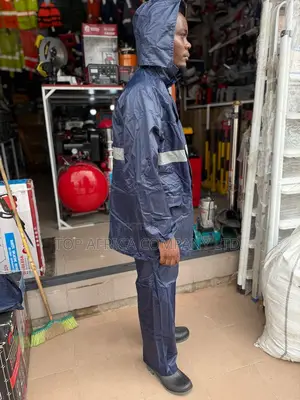 Rainsuits or Raincoat