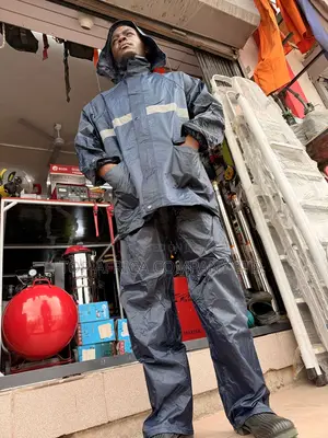 Rainsuits or Raincoat