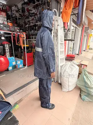 Rainsuits or Raincoat