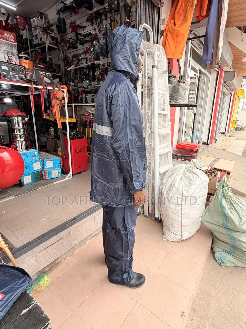 Rainsuits or Raincoat