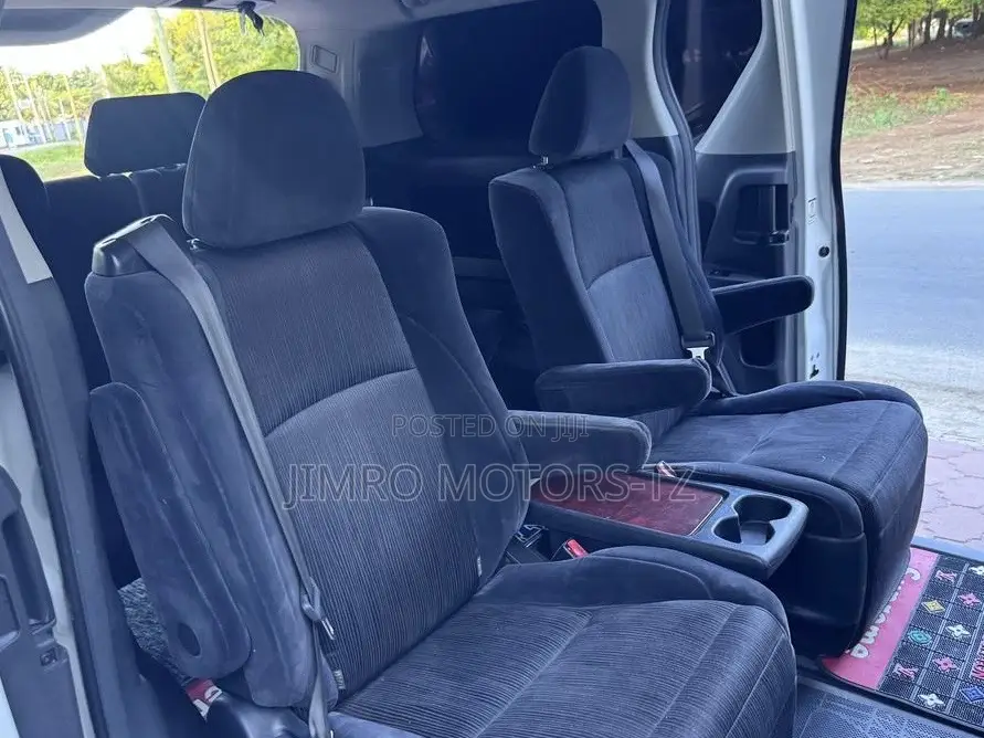 Toyota Vellfire 2010 White