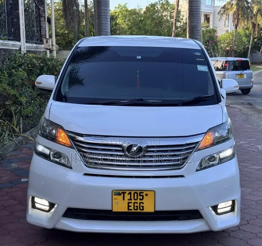 Toyota Vellfire 2010 White