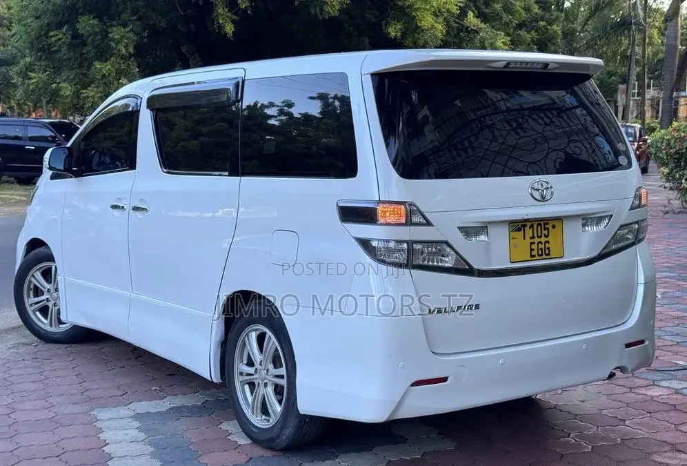 Toyota Vellfire 2010 White
