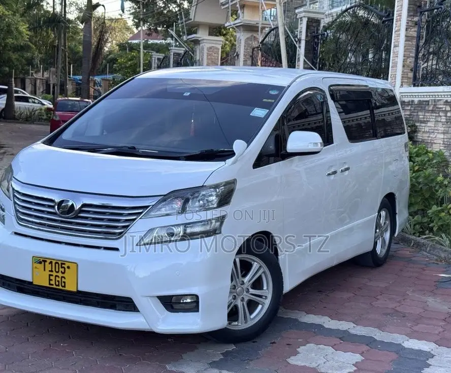 Toyota Vellfire 2010 White