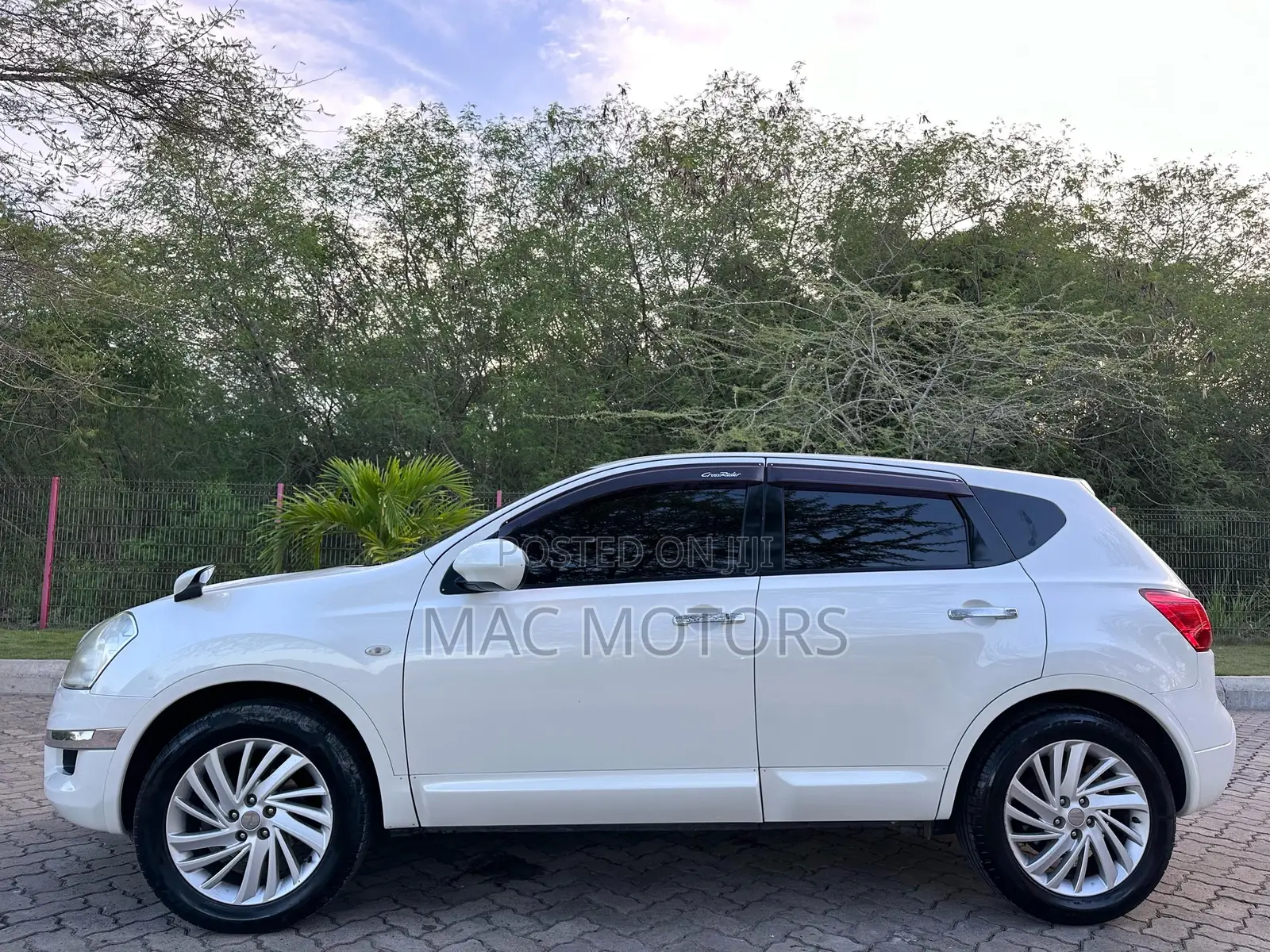 Nissan Dualis 2010 White