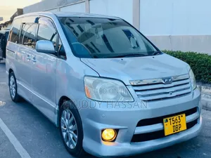 Toyota Noah 2008 Silver