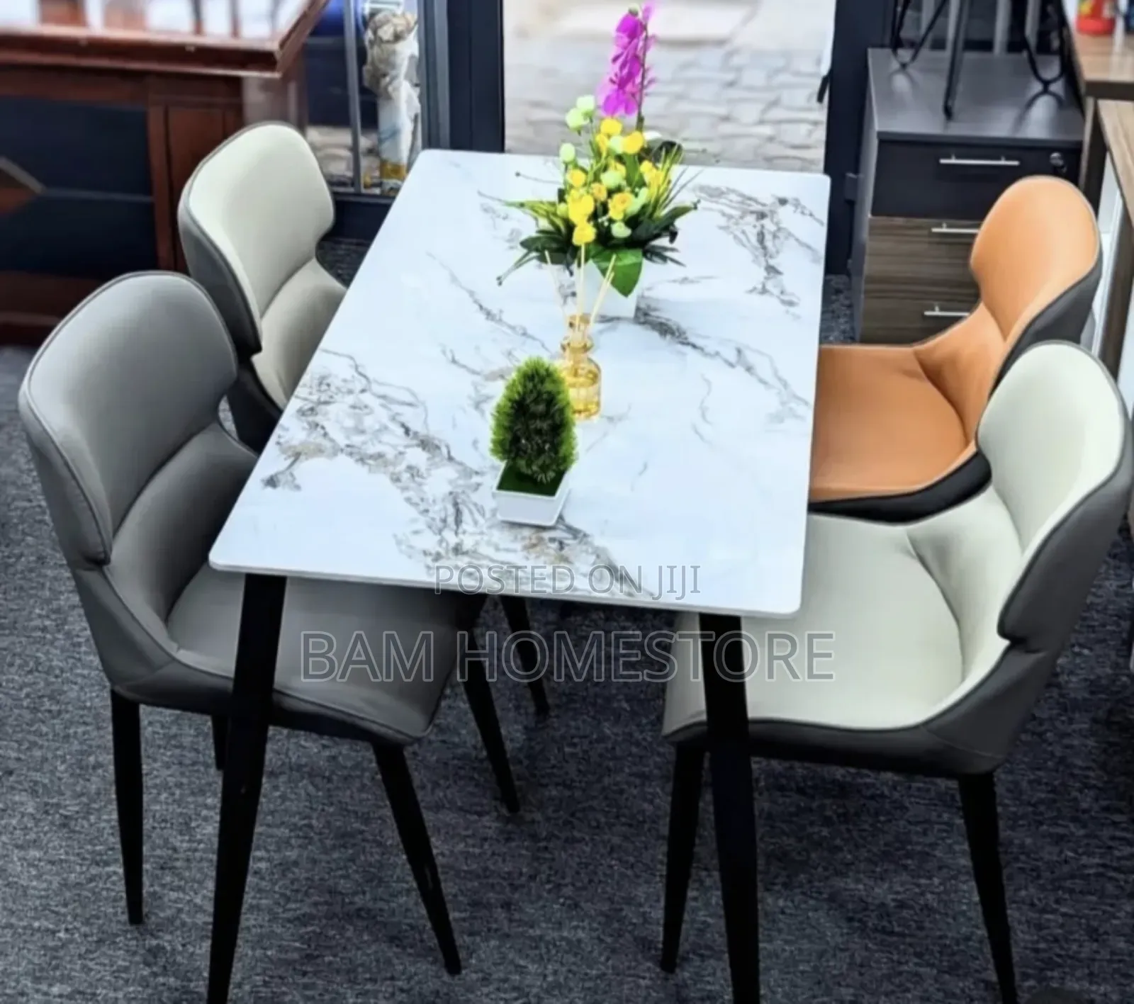 Unique Classic Dinning Set