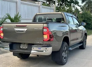 Toyota Hilux 2022 Gray