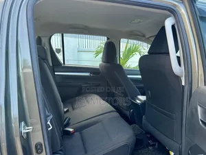 Toyota Hilux 2022 Gray